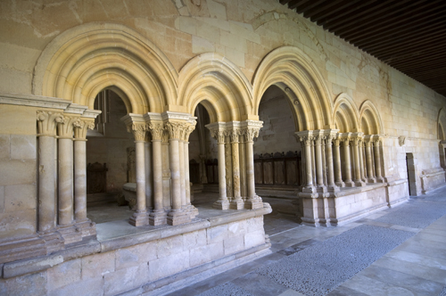 Portada sala capitular de San Andrés del Arroyo